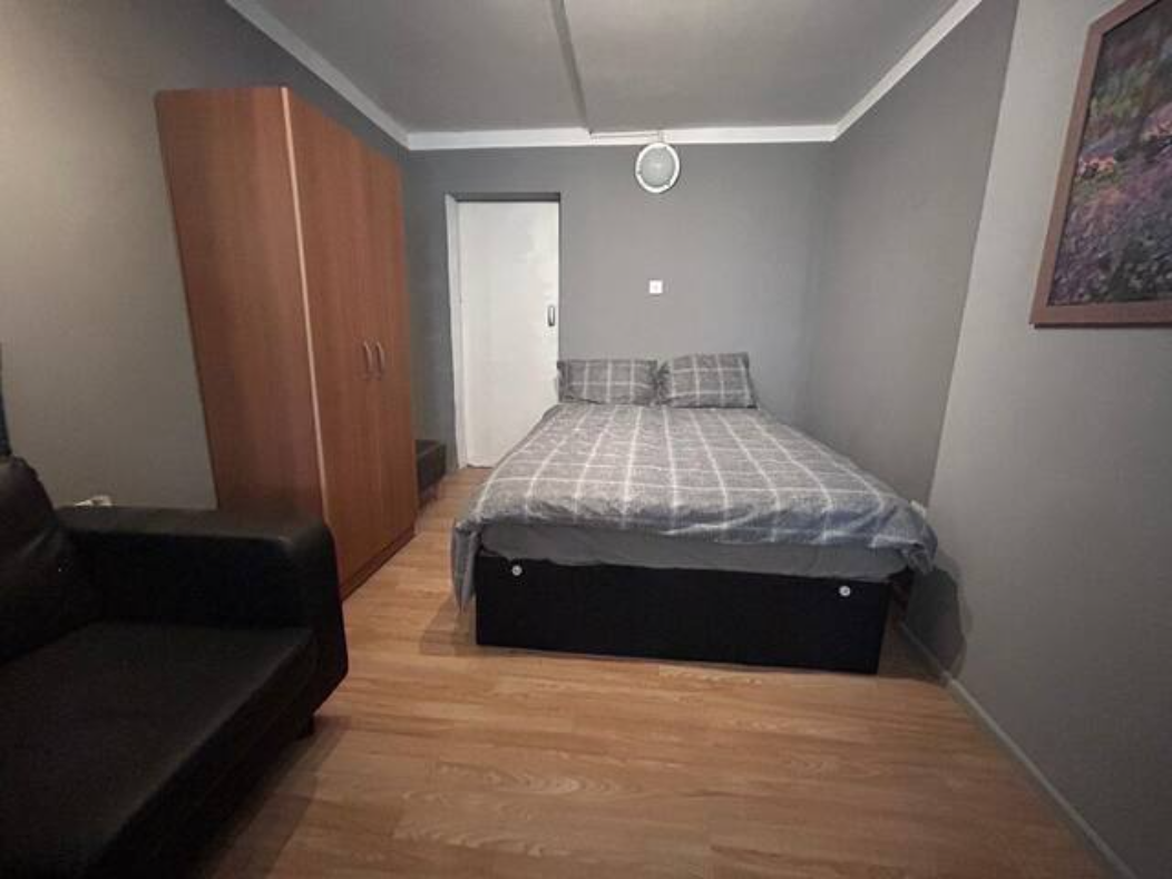 Nice Studio 3 Stops to Liverpool Street. photo 3